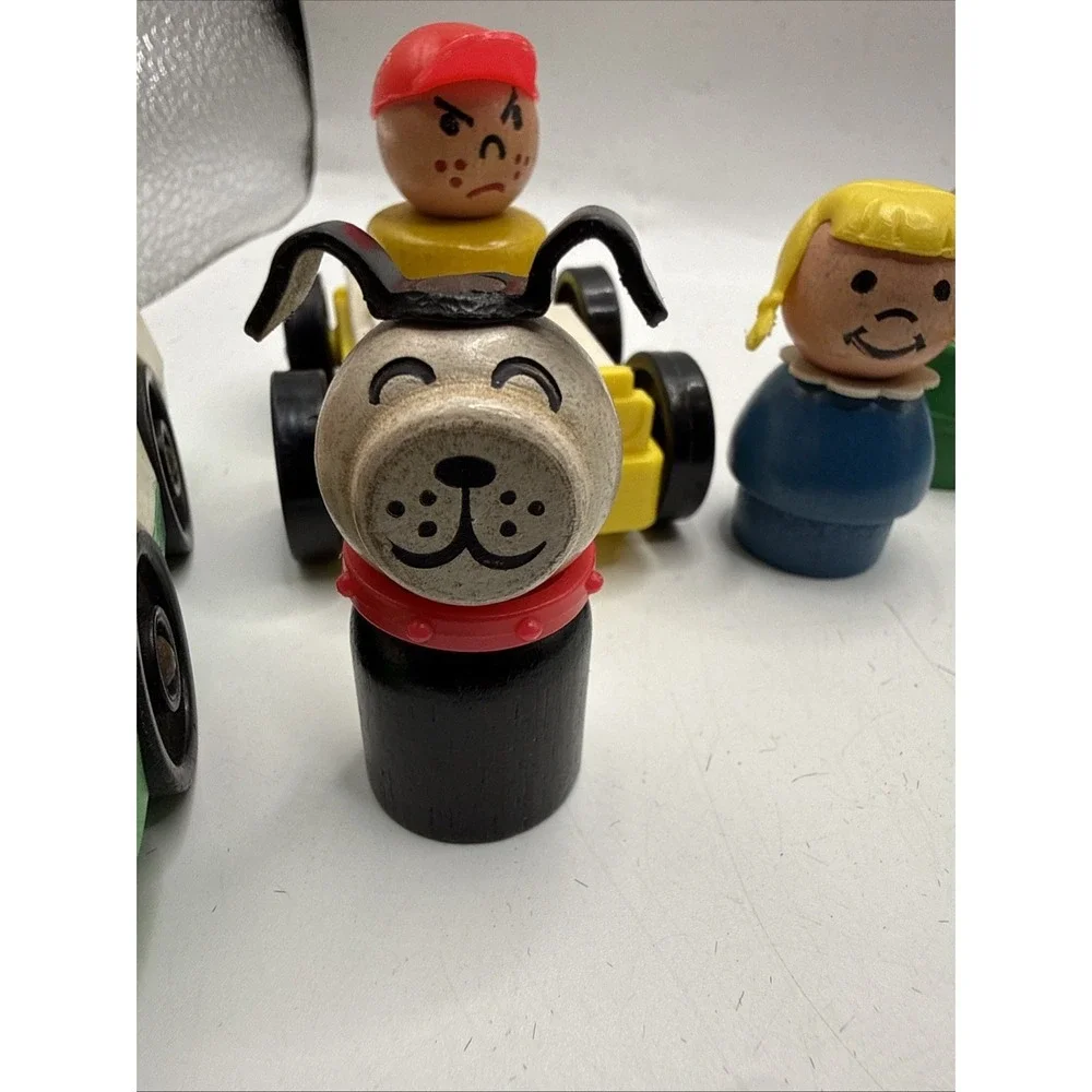 Lot‎ of 13 Vintage Fisher-Price Little People Figures & 4 cars 1970s (17 Pieces)